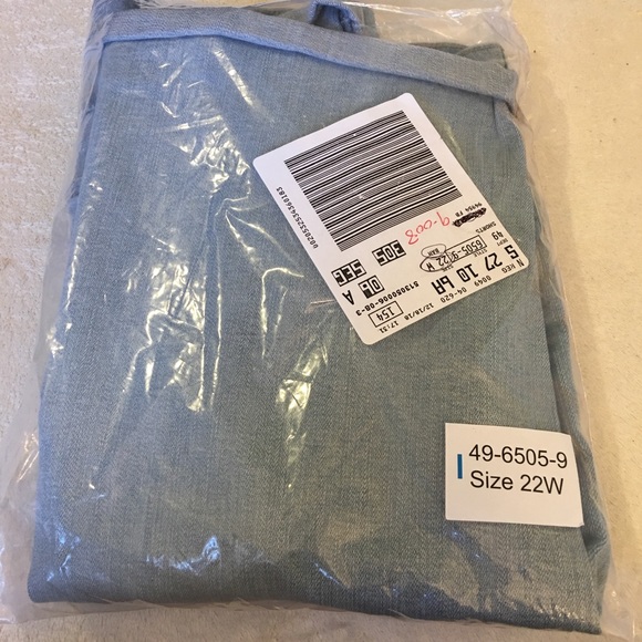 Denim 24/7 • Plus Size Stretch Denim Shorts - Picture 8 of 8